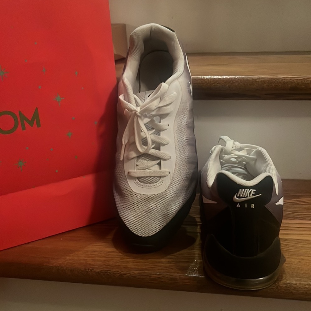 Men’s EUC Nike Air Max - Picture 3 of 3